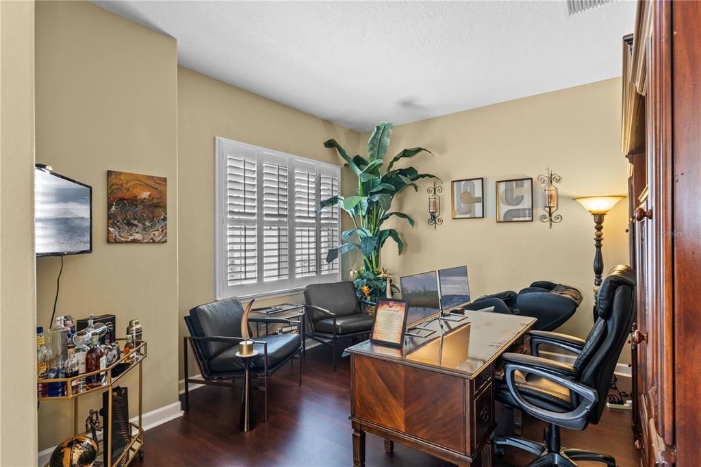 Под контрактом: $934,900 (4 спален, 3 ванн, 3938 Квадратных фут)