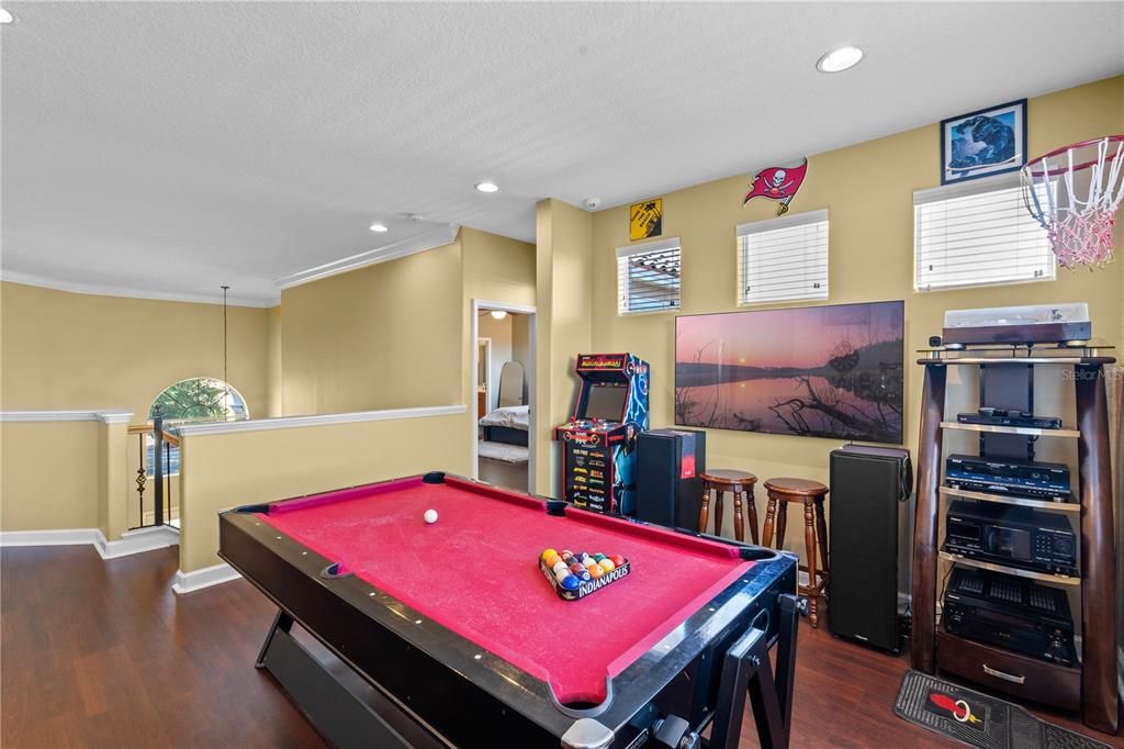 Под контрактом: $934,900 (4 спален, 3 ванн, 3938 Квадратных фут)