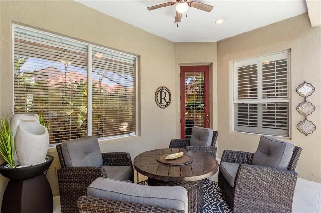 Под контрактом: $934,900 (4 спален, 3 ванн, 3938 Квадратных фут)