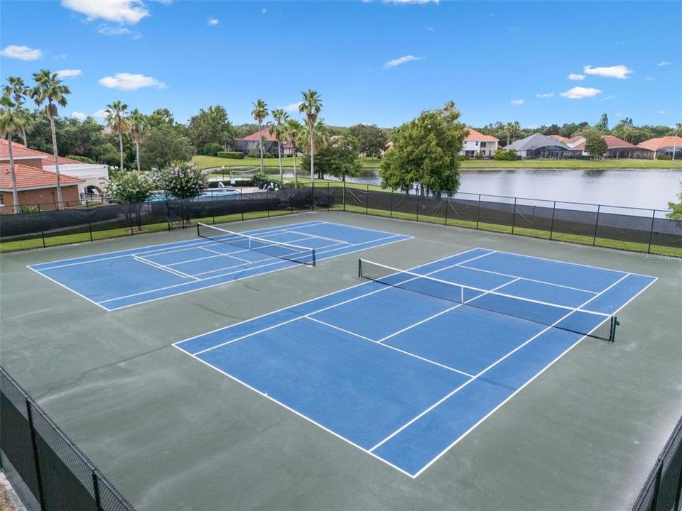 Под контрактом: $934,900 (4 спален, 3 ванн, 3938 Квадратных фут)