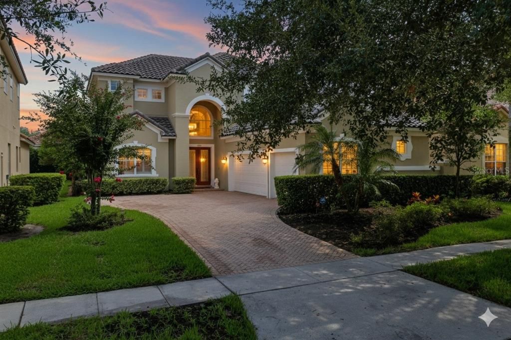 Под контрактом: $934,900 (4 спален, 3 ванн, 3938 Квадратных фут)