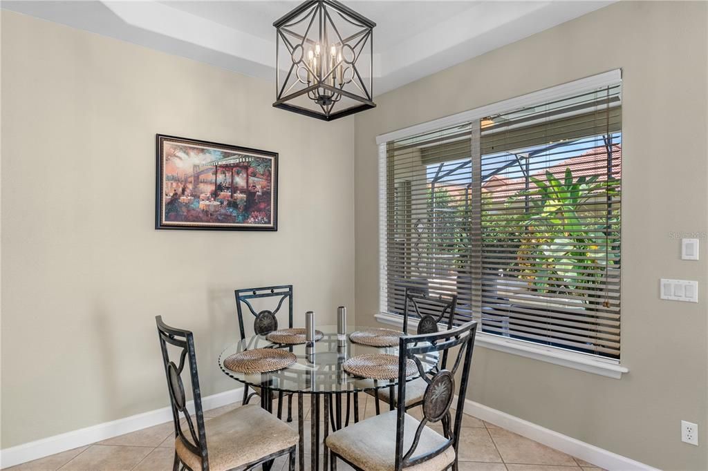 Под контрактом: $934,900 (4 спален, 3 ванн, 3938 Квадратных фут)