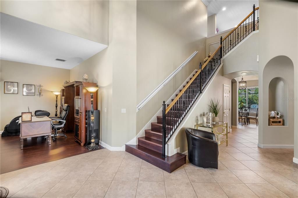 Под контрактом: $934,900 (4 спален, 3 ванн, 3938 Квадратных фут)