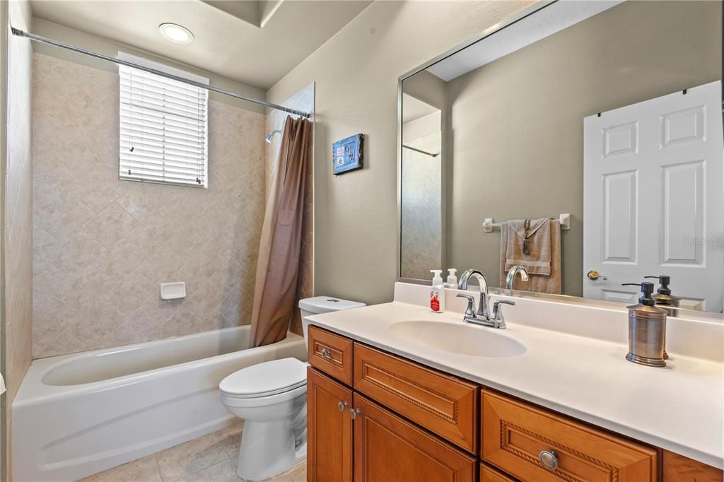 Под контрактом: $934,900 (4 спален, 3 ванн, 3938 Квадратных фут)