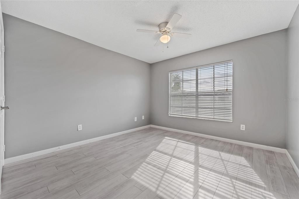 For Sale: $194,920 (2 beds, 1 baths, 871 Square Feet)