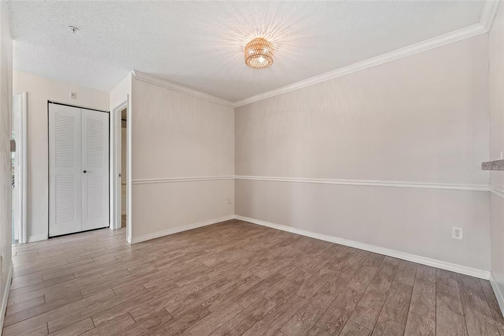 For Sale: $194,920 (2 beds, 1 baths, 871 Square Feet)