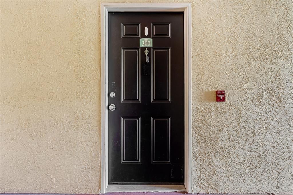 For Sale: $194,920 (2 beds, 1 baths, 871 Square Feet)