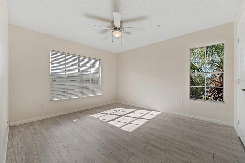 For Sale: $194,920 (2 beds, 1 baths, 871 Square Feet)