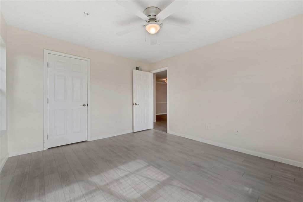 For Sale: $194,920 (2 beds, 1 baths, 871 Square Feet)