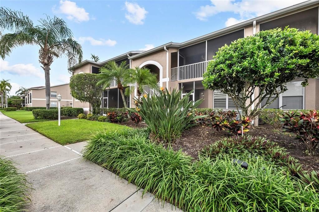 For Rent: $4,200 (2 beds, 2 baths, 1324 Square Feet)