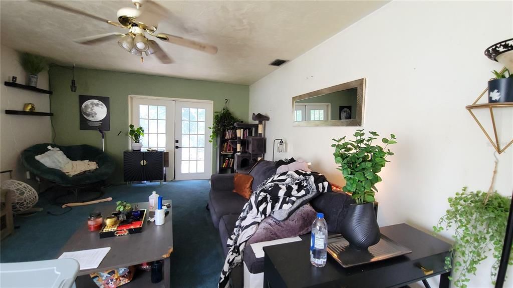 待售: $170,000 (2 贝兹, 1 浴室, 1120 平方英尺)