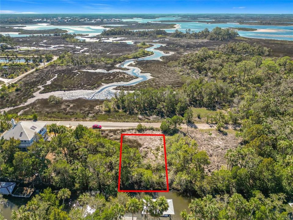 На продажу: $69,900 (0.17 acres)