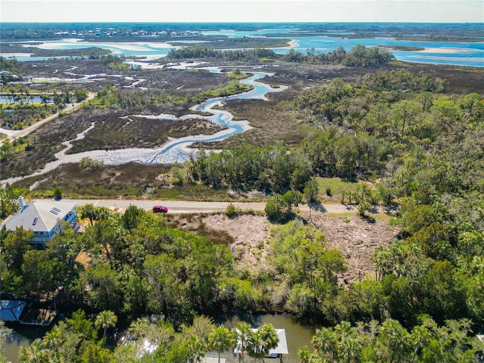 На продажу: $69,900 (0.17 acres)