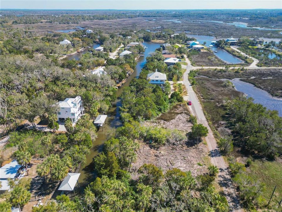 На продажу: $69,900 (0.17 acres)