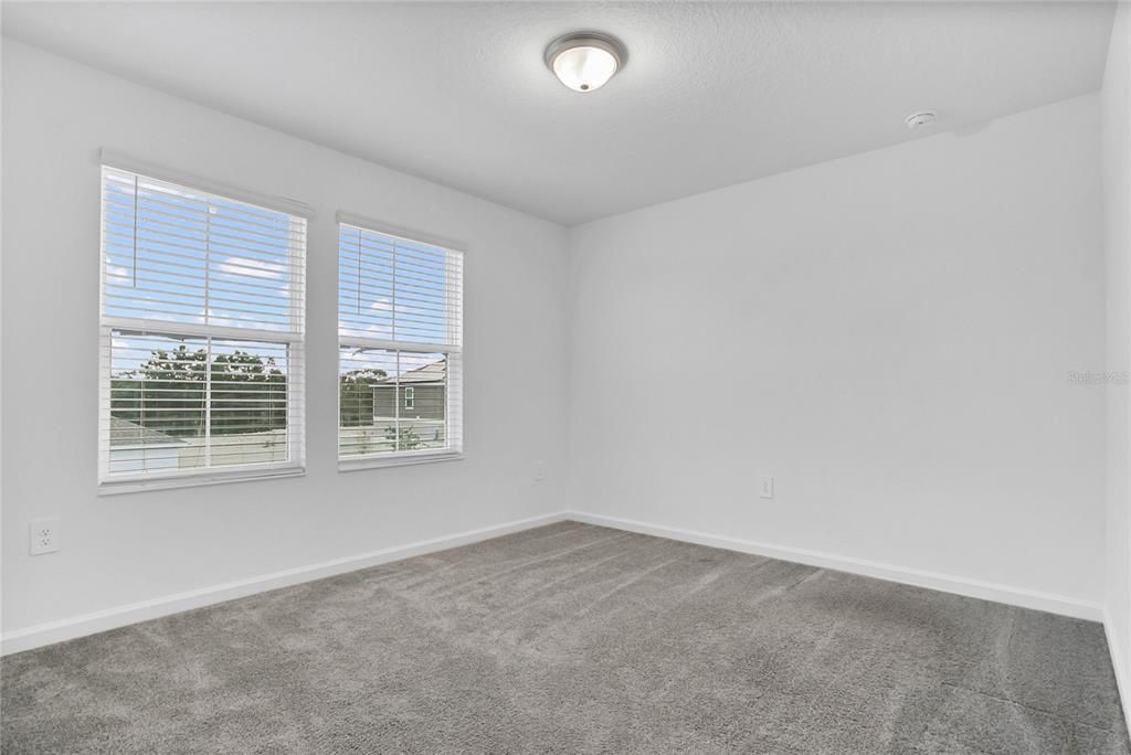 For Rent: $2,250 (5 beds, 2 baths, 2210 Square Feet)