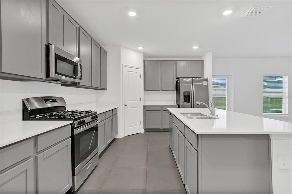 For Rent: $2,250 (5 beds, 2 baths, 2210 Square Feet)