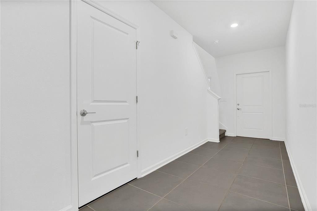 For Rent: $2,250 (5 beds, 2 baths, 2210 Square Feet)