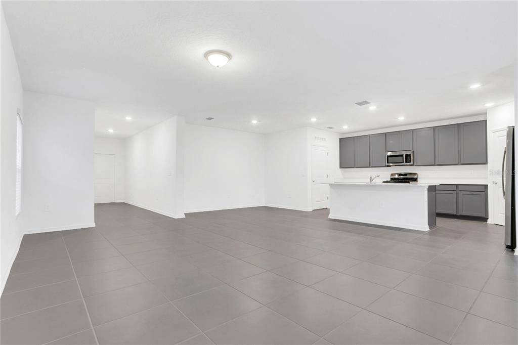 For Rent: $2,250 (5 beds, 2 baths, 2210 Square Feet)