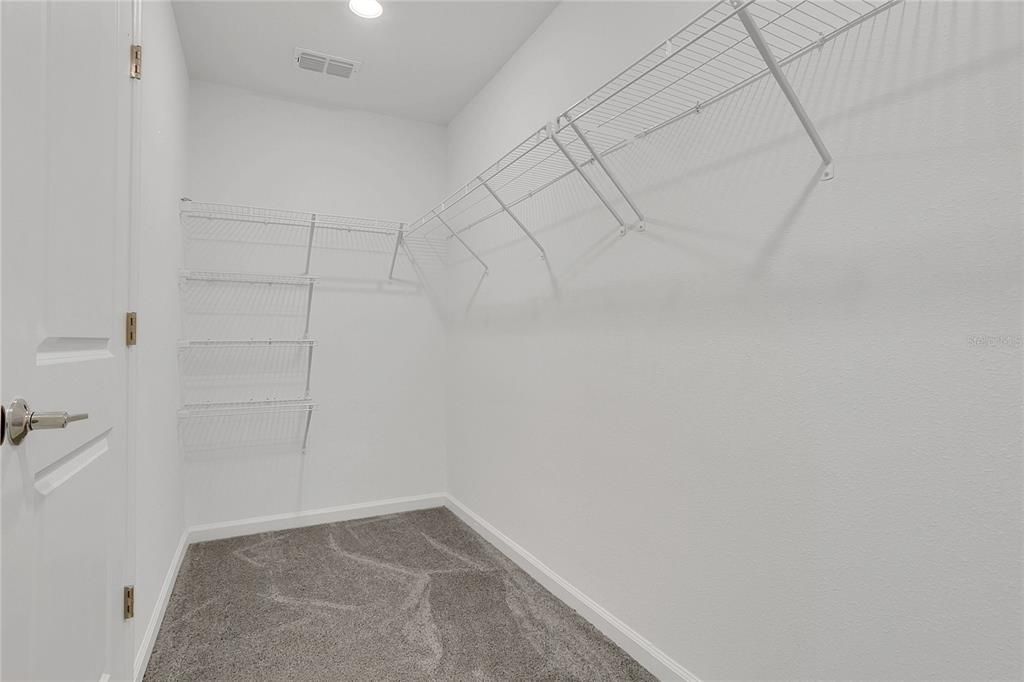 For Rent: $2,250 (5 beds, 2 baths, 2210 Square Feet)