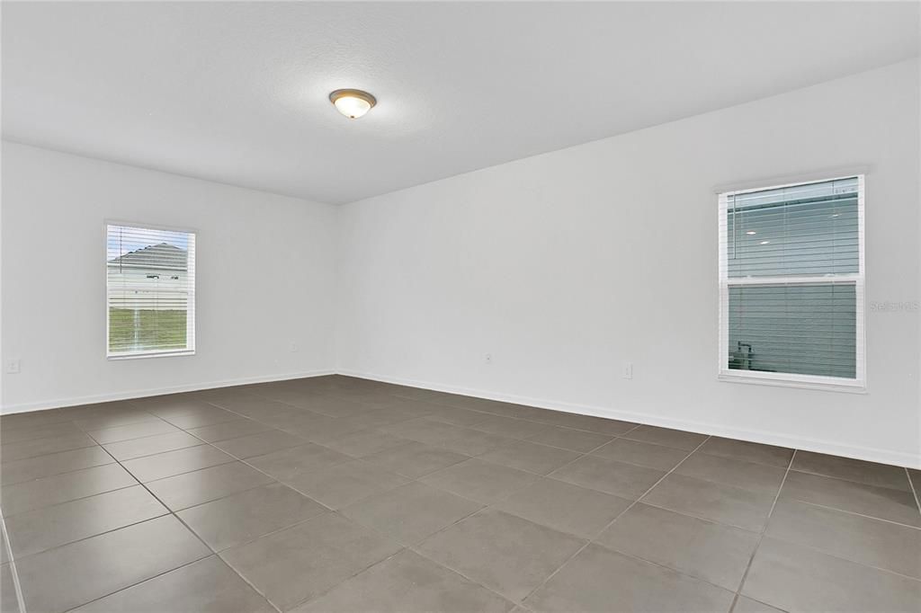 For Rent: $2,250 (5 beds, 2 baths, 2210 Square Feet)