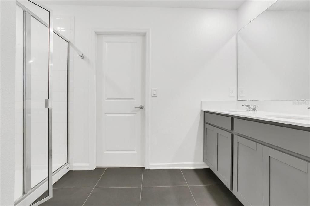 For Rent: $2,250 (5 beds, 2 baths, 2210 Square Feet)