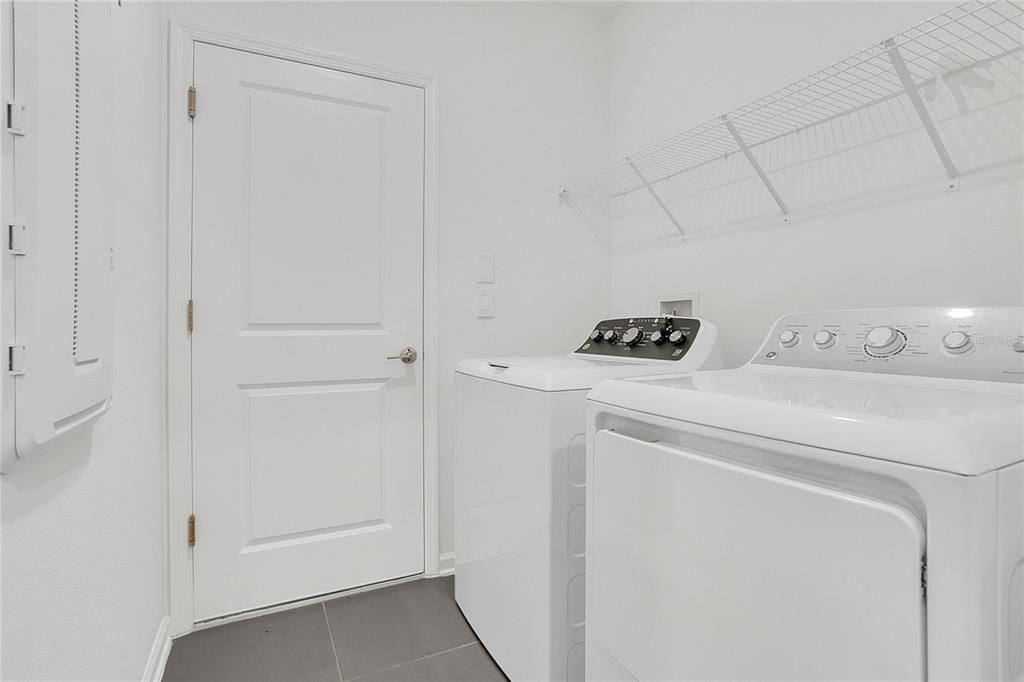 For Rent: $2,250 (5 beds, 2 baths, 2210 Square Feet)