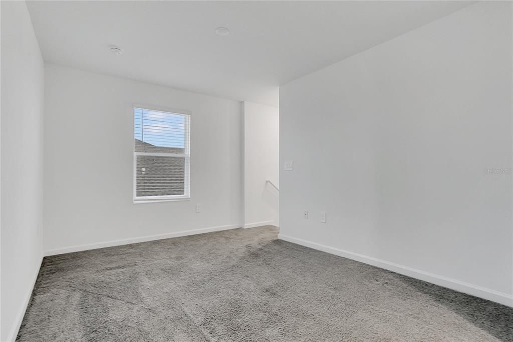 For Rent: $2,250 (5 beds, 2 baths, 2210 Square Feet)