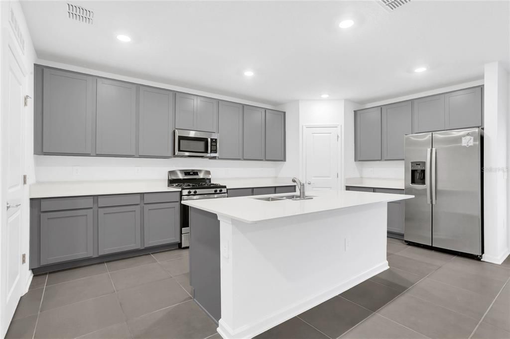 For Rent: $2,250 (5 beds, 2 baths, 2210 Square Feet)