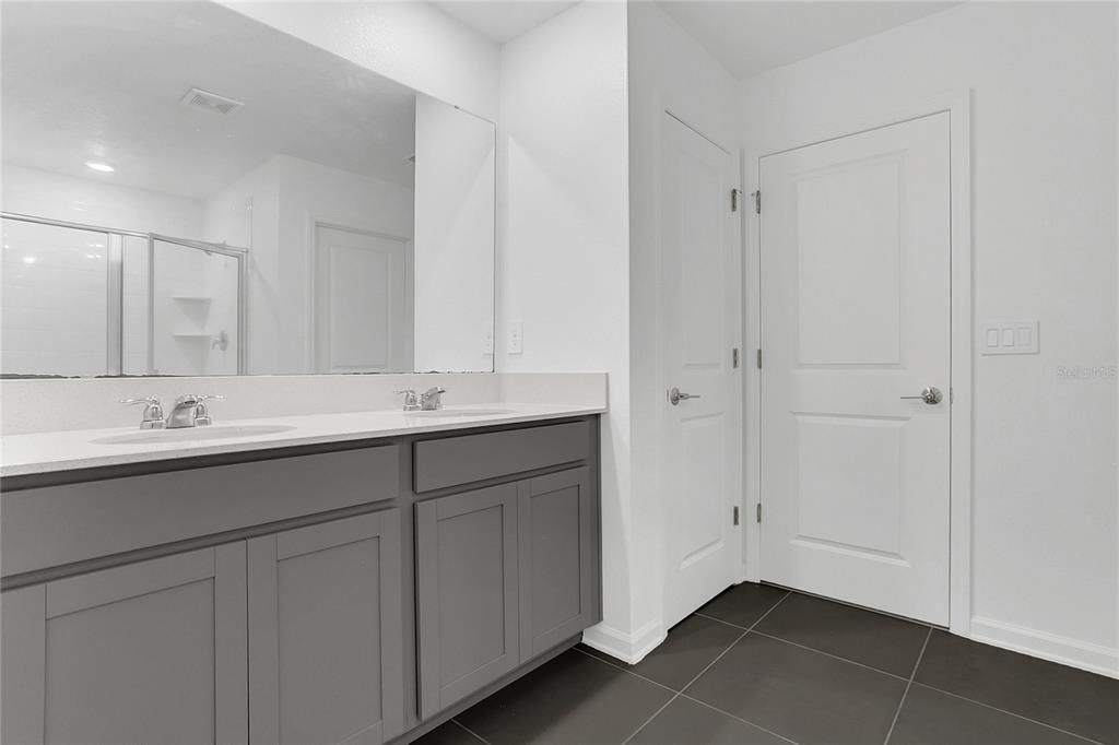 For Rent: $2,250 (5 beds, 2 baths, 2210 Square Feet)