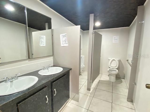 На продажу: $27,600 (0 спален, 0 ванн, 2304 Квадратных фут)