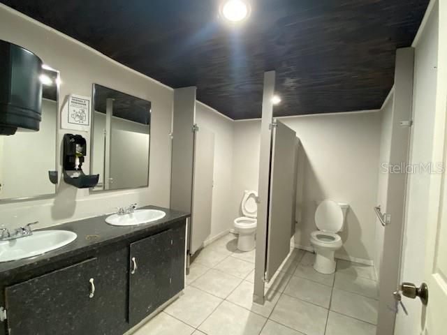 На продажу: $27,600 (0 спален, 0 ванн, 2304 Квадратных фут)