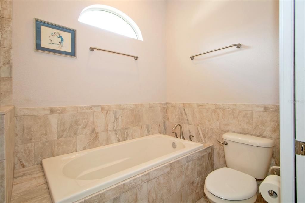 待售: $980,000 (3 贝兹, 2 浴室, 3128 平方英尺)