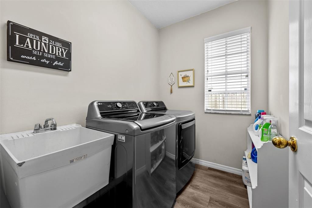 Active With Contract: $659,900 (4 beds, 3 baths, 2491 Square Feet)