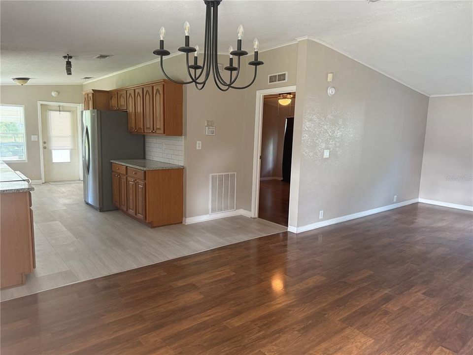 待售: $359,900 (4 贝兹, 2 浴室, 1512 平方英尺)