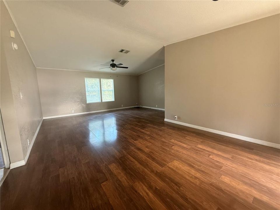 待售: $359,900 (4 贝兹, 2 浴室, 1512 平方英尺)