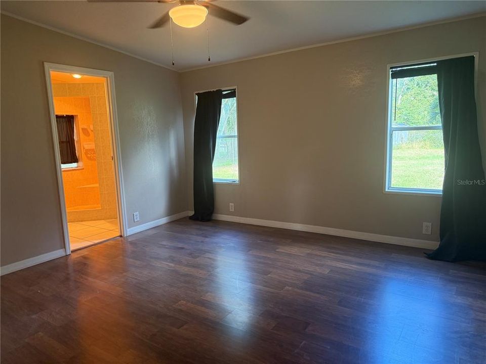 待售: $359,900 (4 贝兹, 2 浴室, 1512 平方英尺)