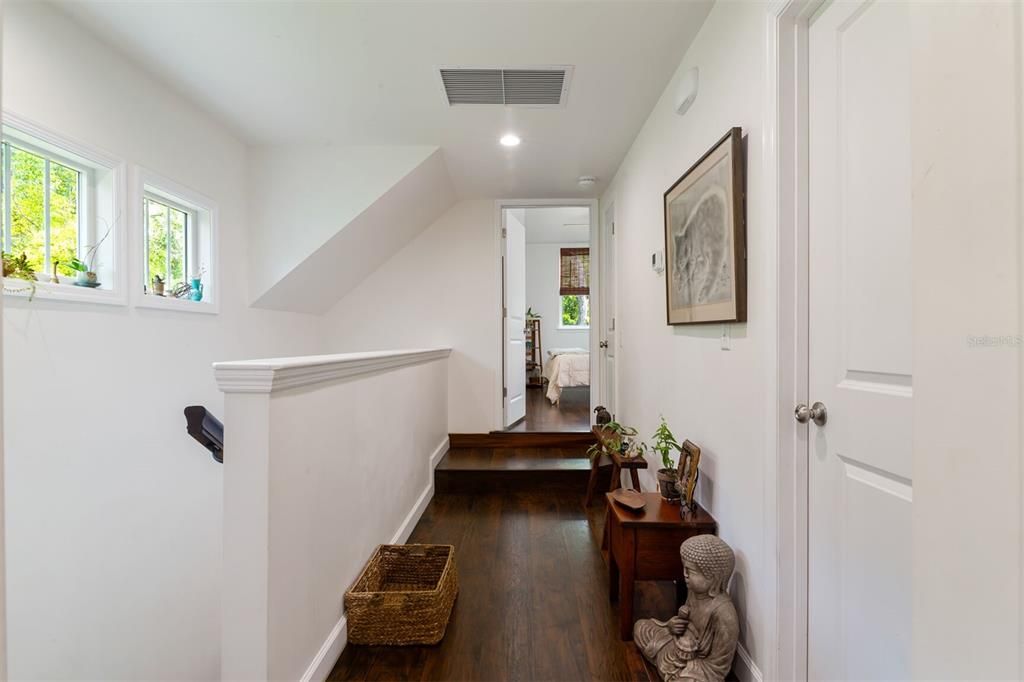 Activo con contrato: $439,000 (4 camas, 2 baños, 1829 Pies cuadrados)