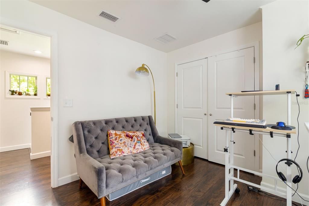 Activo con contrato: $439,000 (4 camas, 2 baños, 1829 Pies cuadrados)