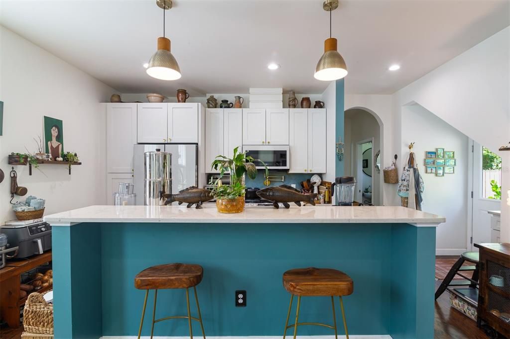 Activo con contrato: $439,000 (4 camas, 2 baños, 1829 Pies cuadrados)