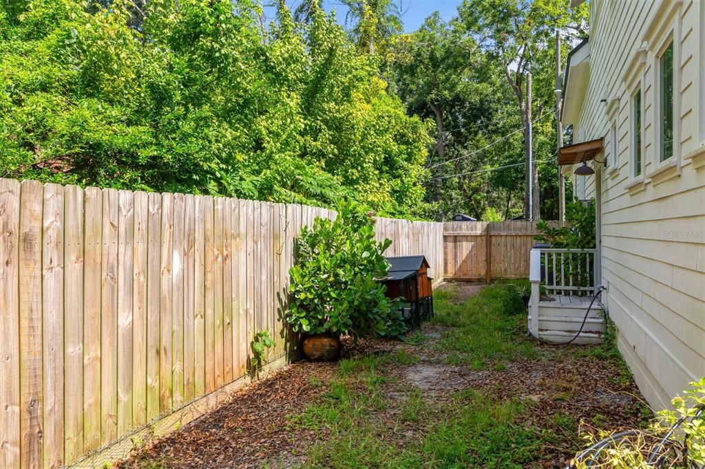 Activo con contrato: $439,000 (4 camas, 2 baños, 1829 Pies cuadrados)