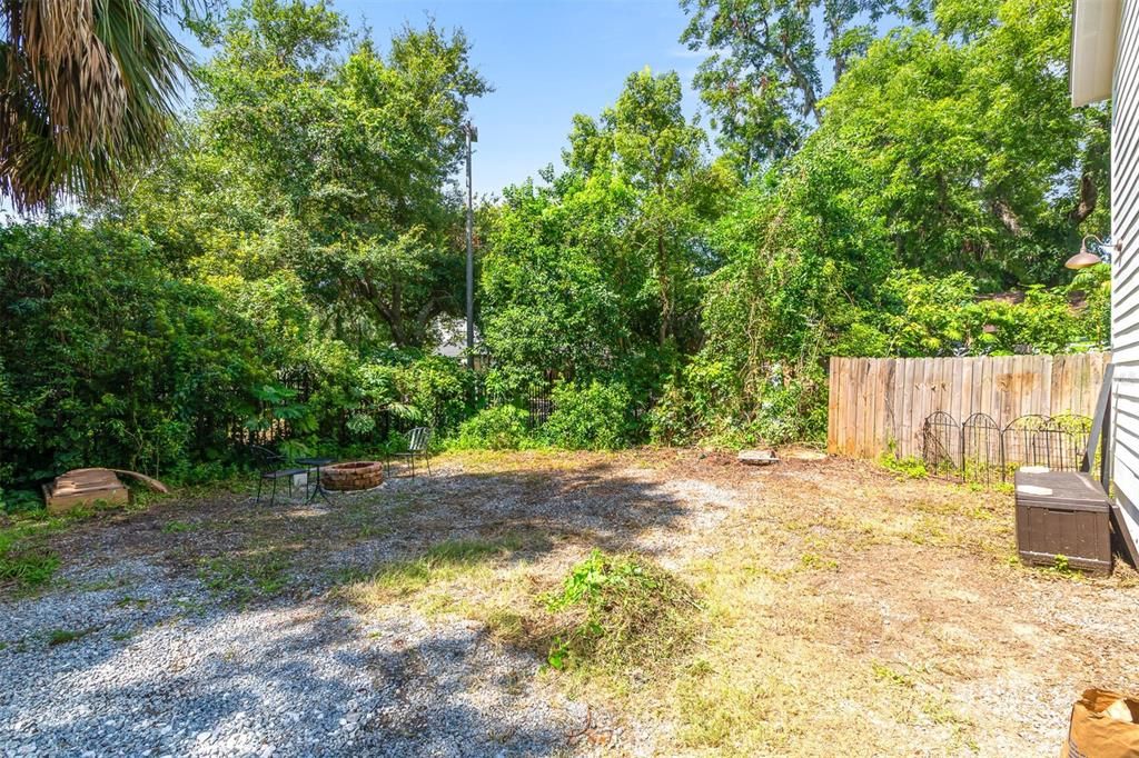 Activo con contrato: $439,000 (4 camas, 2 baños, 1829 Pies cuadrados)