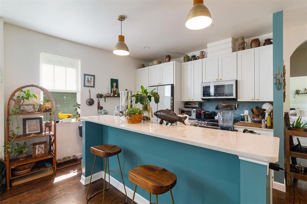 Activo con contrato: $439,000 (4 camas, 2 baños, 1829 Pies cuadrados)