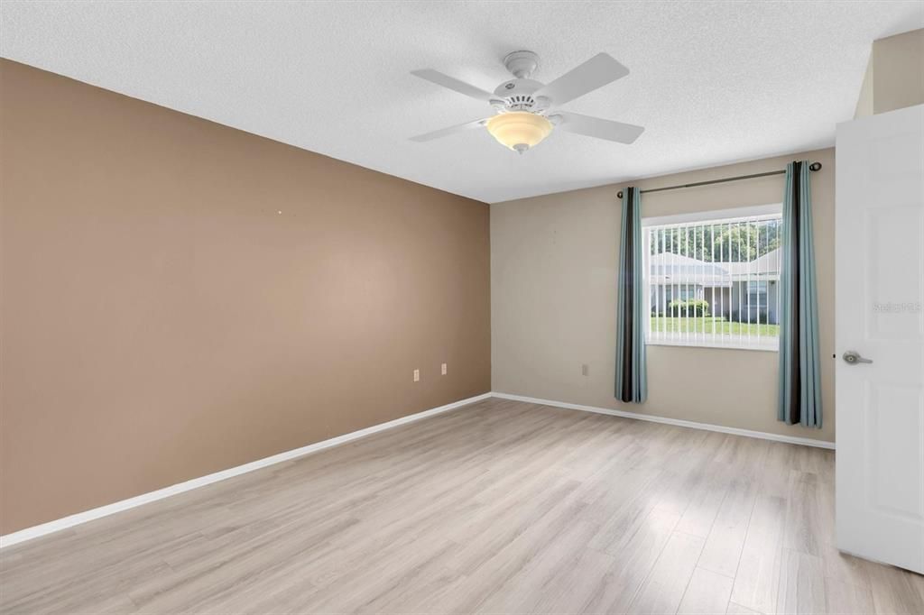 En Venta: $159,900 (2 camas, 2 baños, 1135 Pies cuadrados)