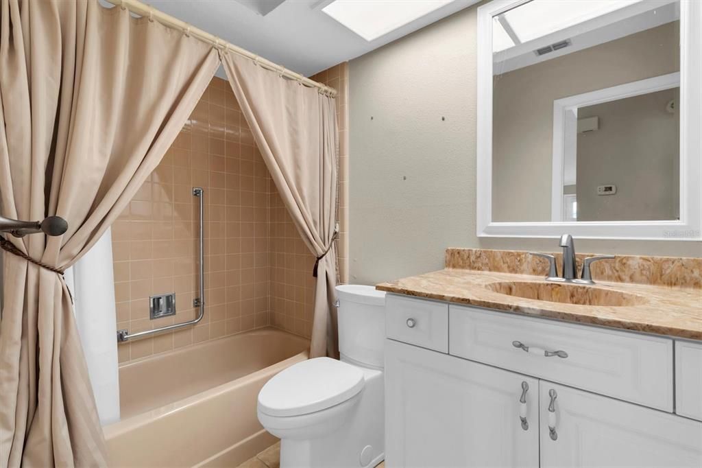 En Venta: $159,900 (2 camas, 2 baños, 1135 Pies cuadrados)