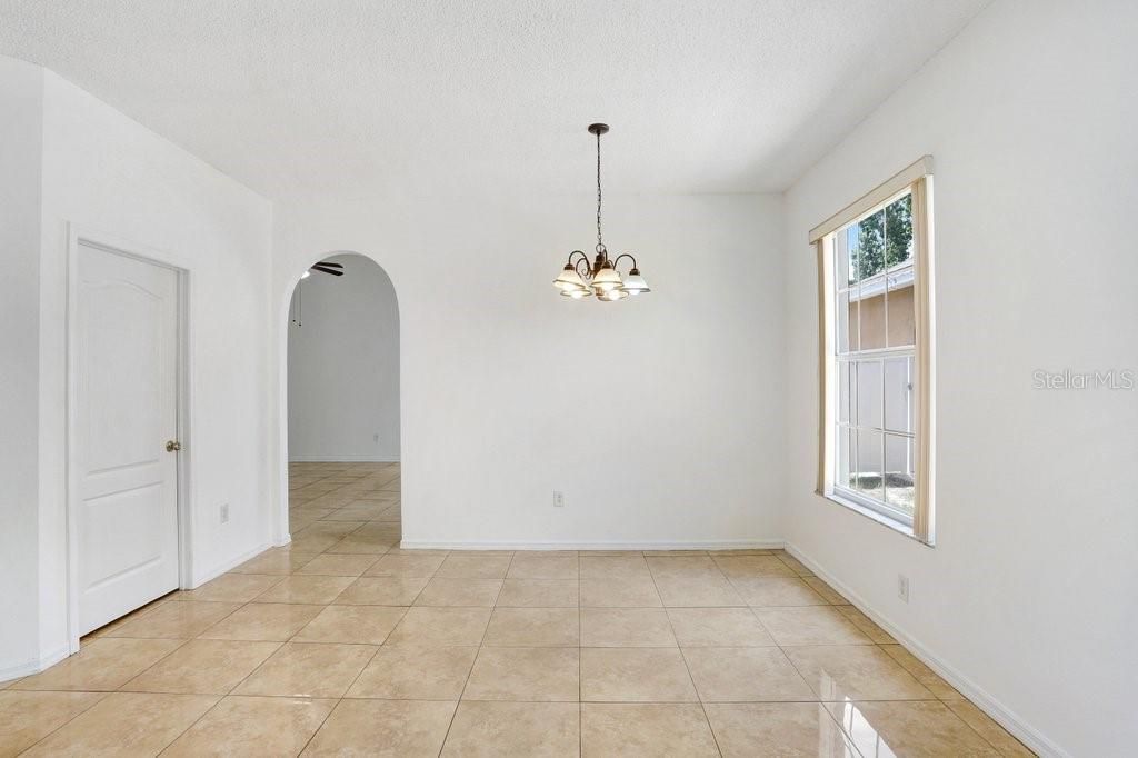 出租: $2,250 (3 贝兹, 2 浴室, 1590 平方英尺)