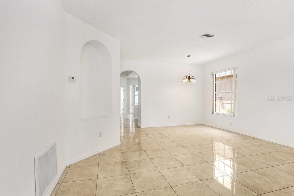 出租: $2,250 (3 贝兹, 2 浴室, 1590 平方英尺)