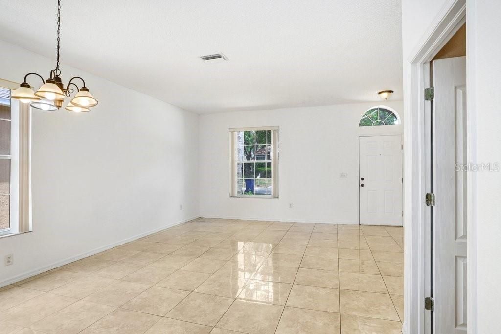 出租: $2,250 (3 贝兹, 2 浴室, 1590 平方英尺)