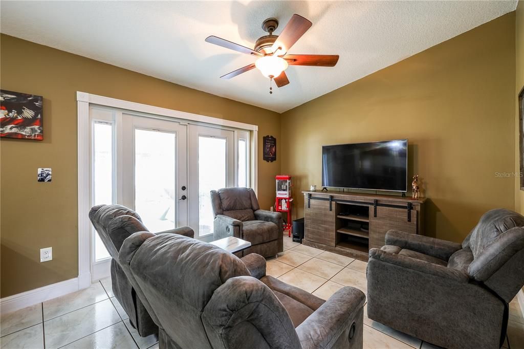 For Sale: $727,300 (3 beds, 2 baths, 1370 Square Feet)