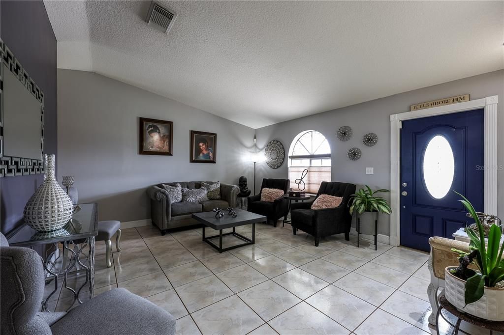 For Sale: $727,300 (3 beds, 2 baths, 1370 Square Feet)