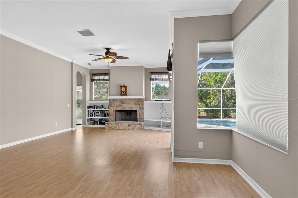 Active With Contract: $639,900 (4 beds, 3 baths, 2133 Square Feet)